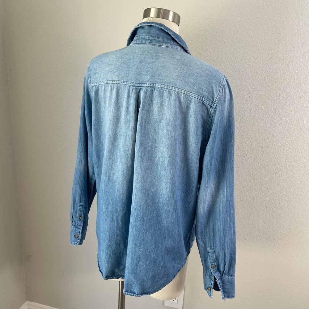 Old Navy Womens Large Classic Shirt Light Wash Denim Button Up Chambray Top - Picture 7 of 8